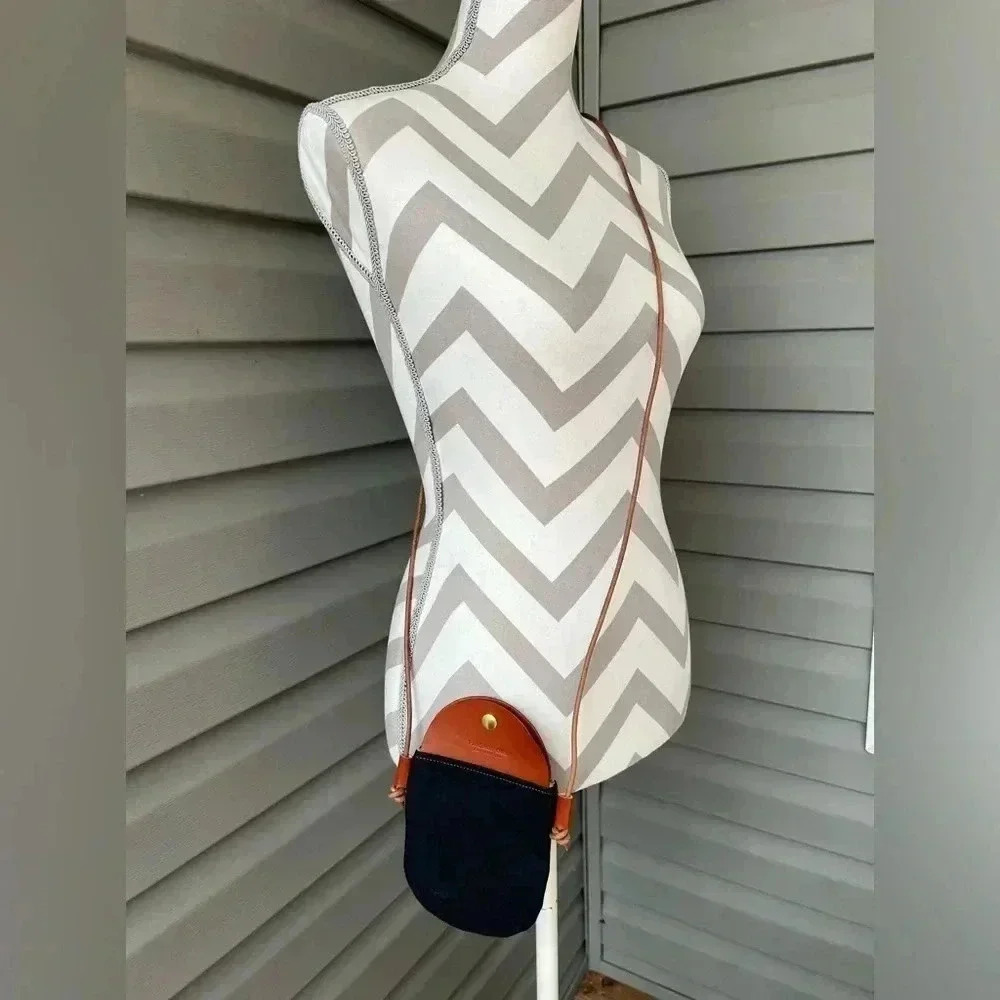 PASSAGE ONE BALI CROSSBODY BAG - BLACK